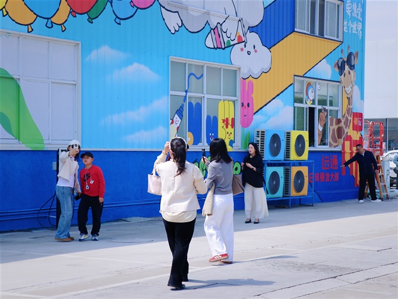 新晋网红打卡地｜罗庄远通巨型涂鸦墙，随手一拍即大片#24180